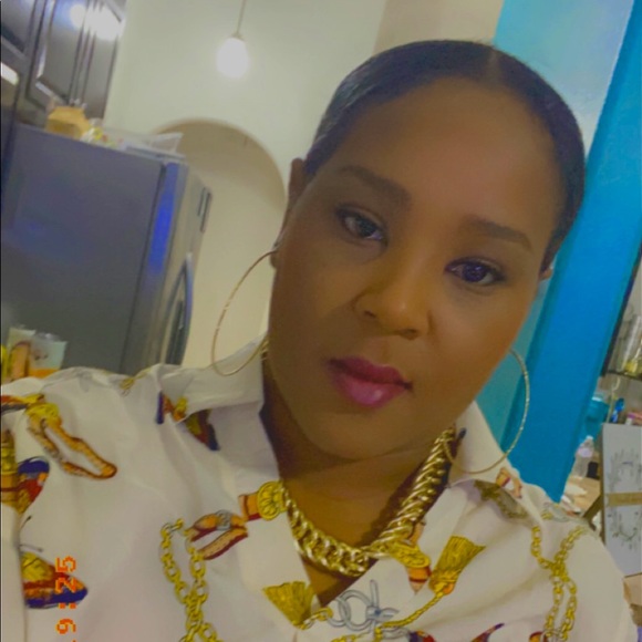 Meet your Posher, Jennifer - Picture 1 of 1